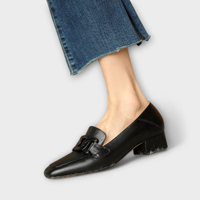 Monika – Elegant Suede Loafer