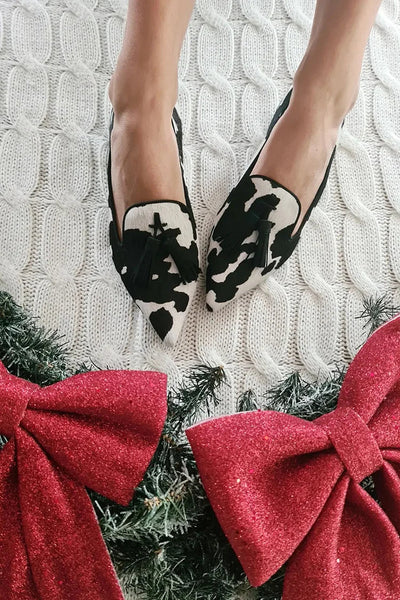 VALERIA | Elegant loafers with a pointed toe and decorative tassel details