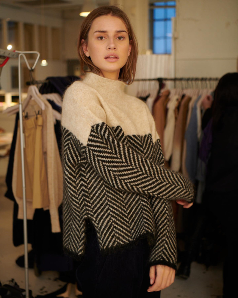 Malene – Timeless Cotton Turtleneck Sweater