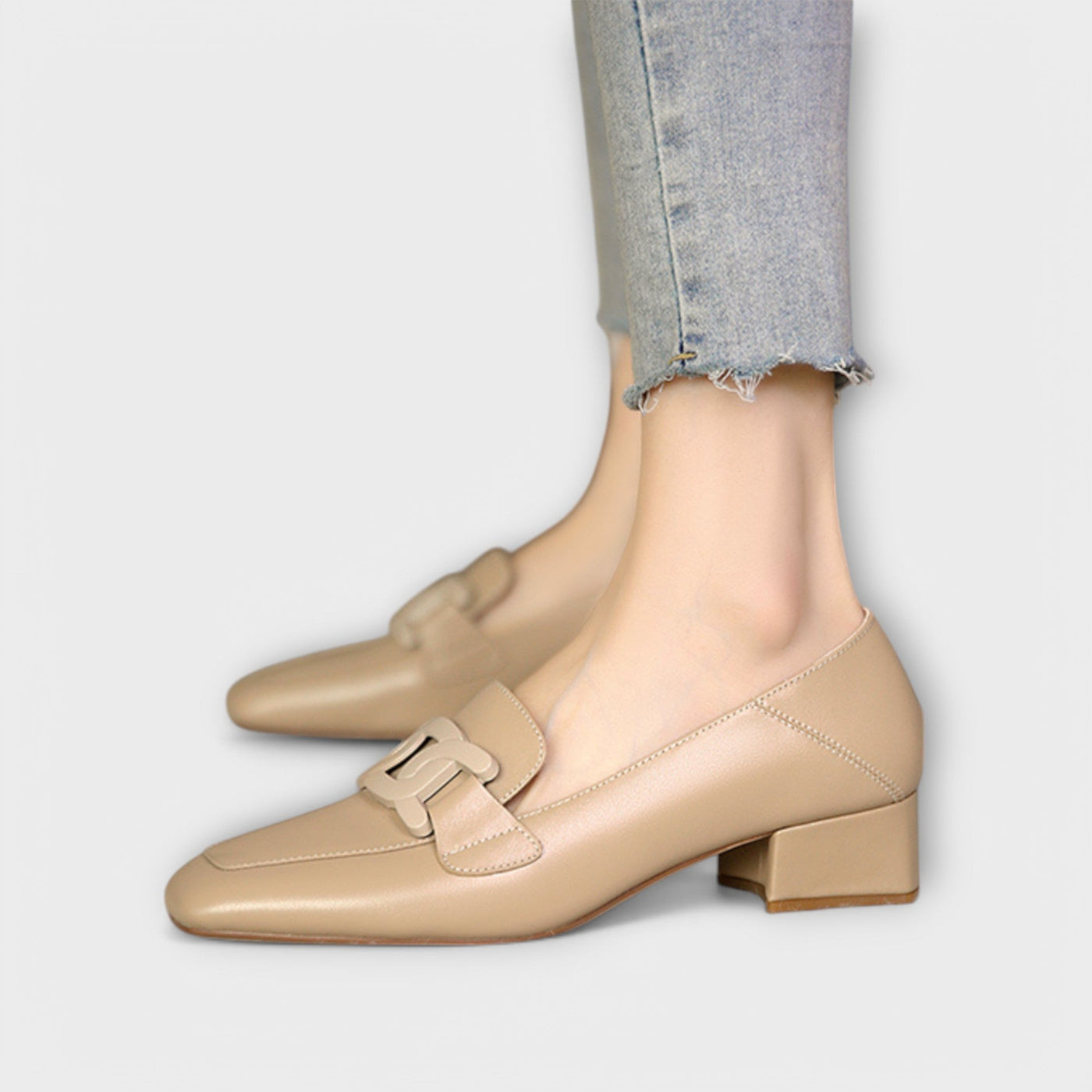 Monika – Elegant Suede Loafer