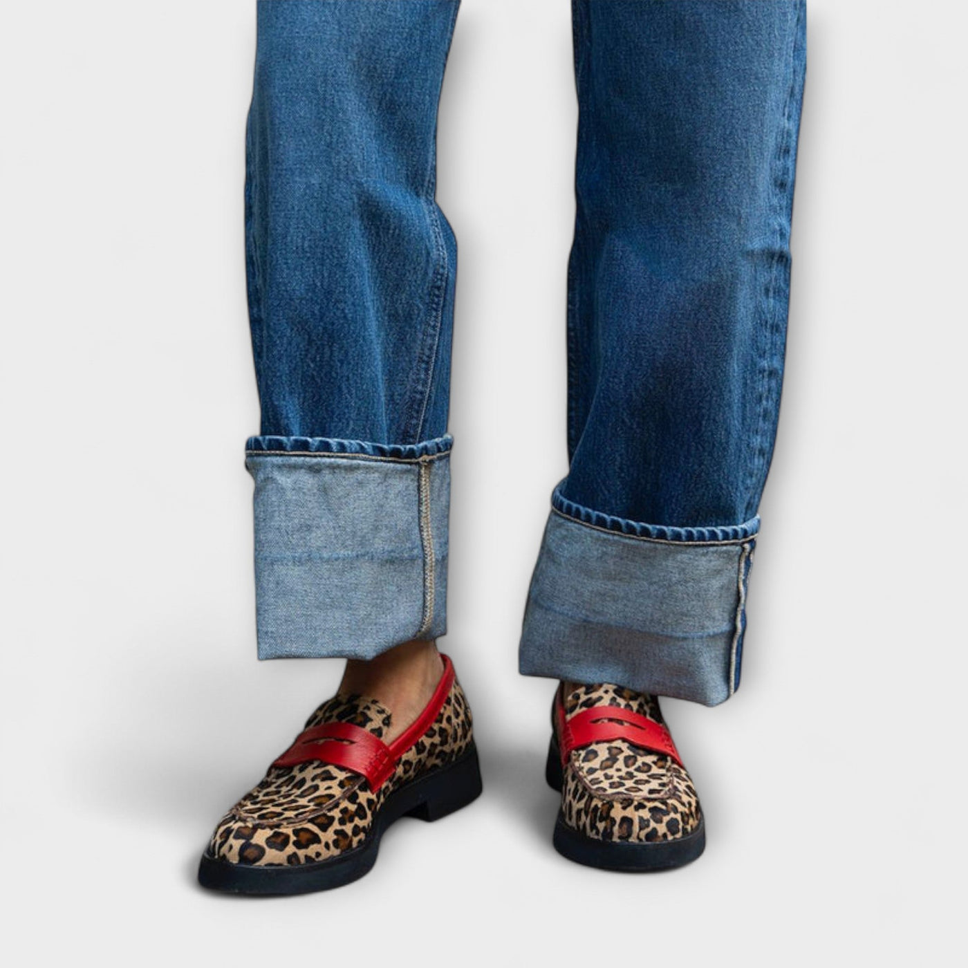 Liora – Elegant round leopard print for a bold style