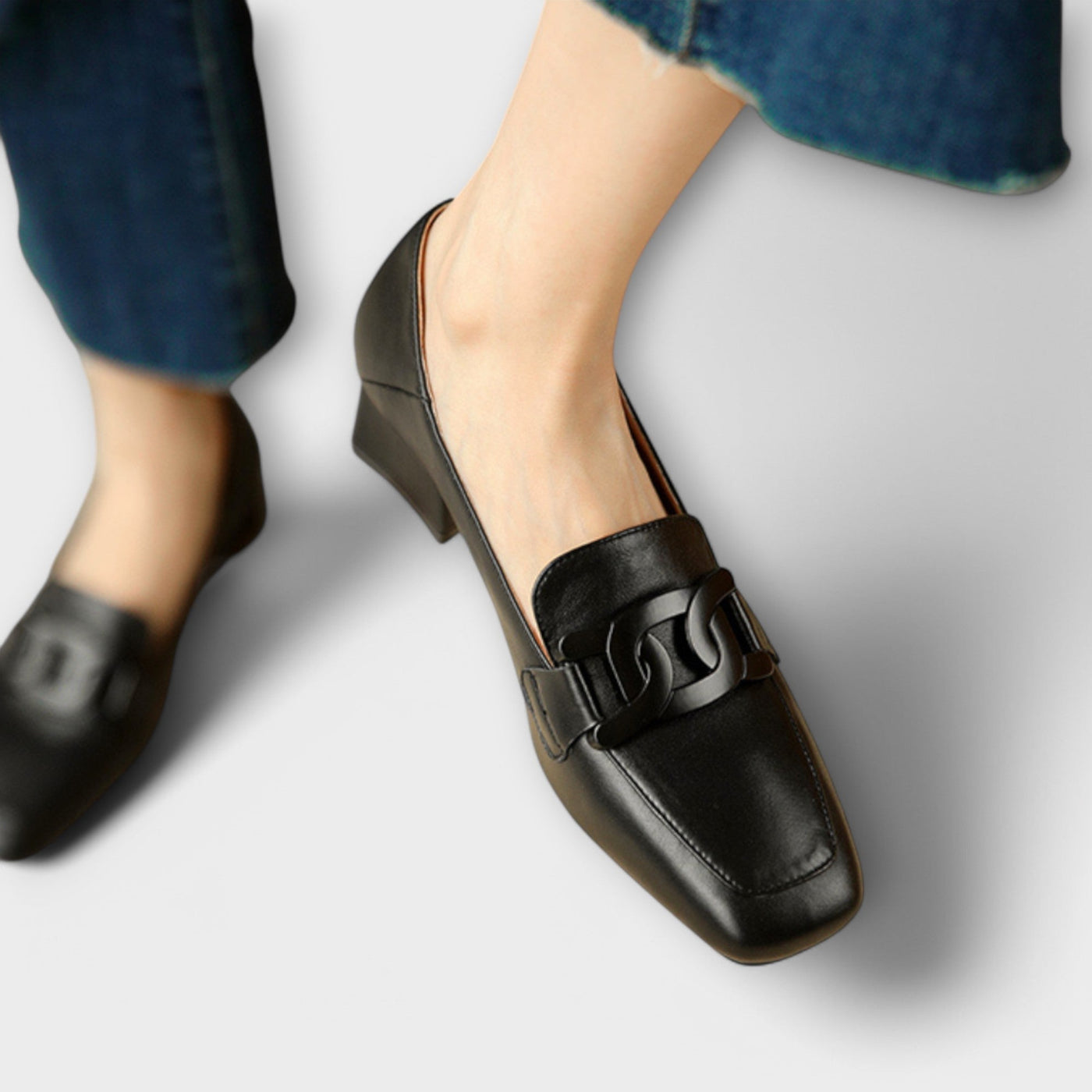 Monika – Elegant Suede Loafer