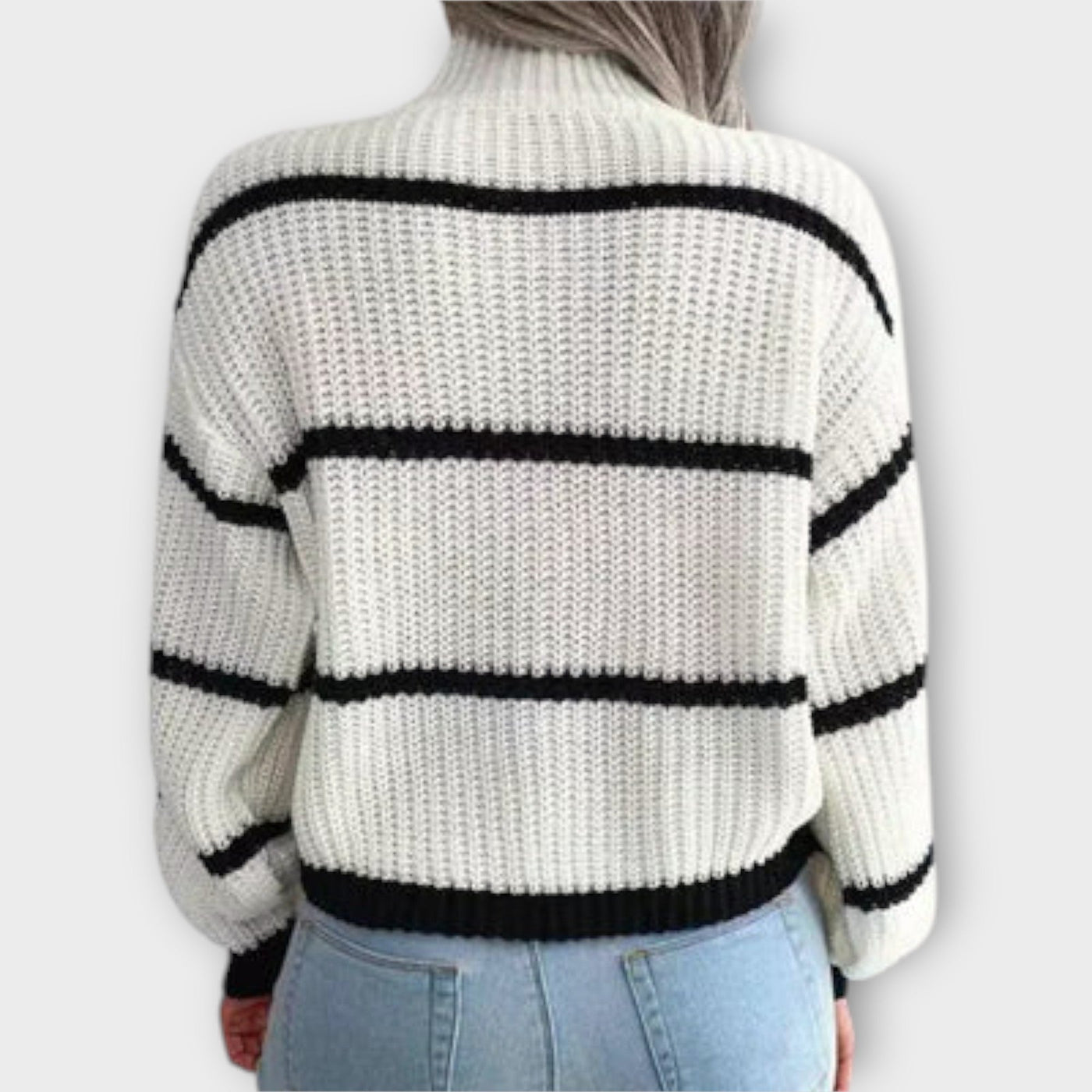 Amelith – Elegant Striped Turtleneck Sweater