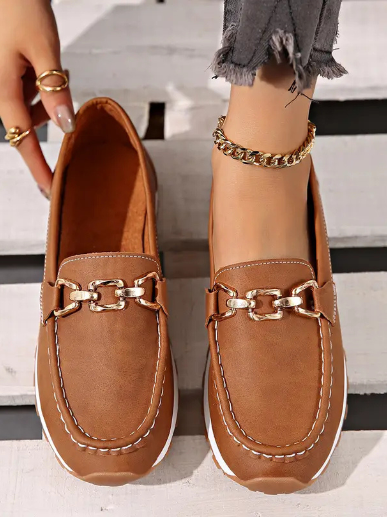 ISLA – Elegant Chain Detail Loafer
