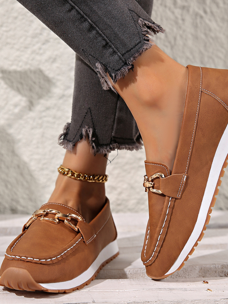 ISLA – Elegant Chain Detail Loafer