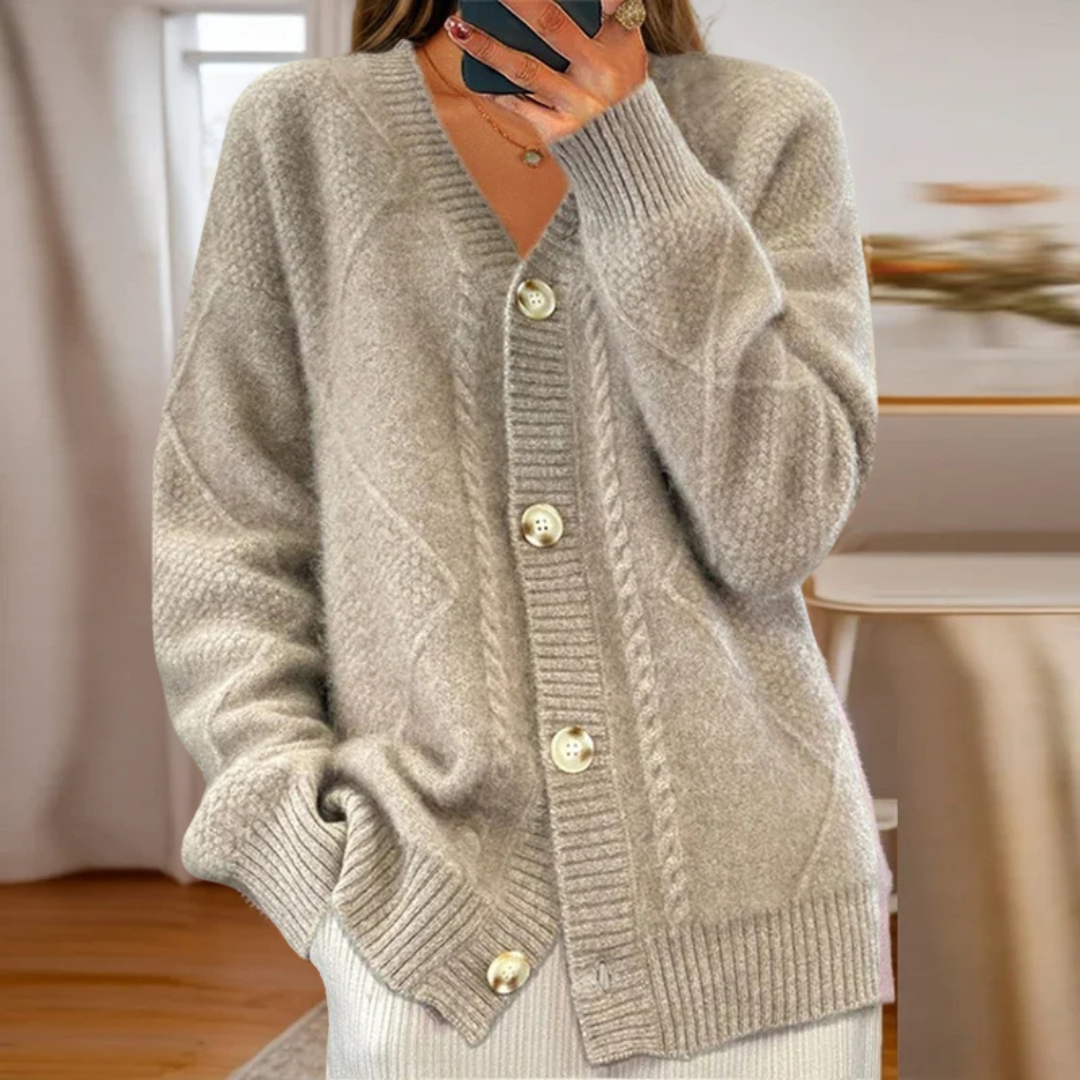 Éloise – Elegant Cable-Knit Cardigan