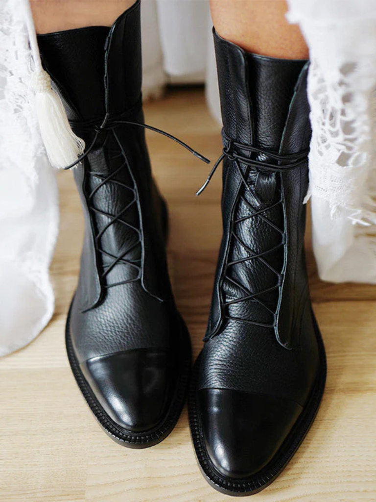 Victoria – Elegant Polished Lace-Up Boots