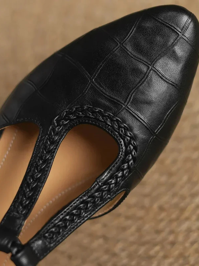 Aveline – Elegant Leather Ankle Boot