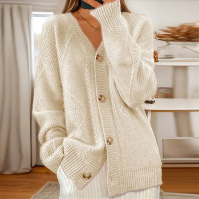 Éloise – Elegant Cable-Knit Cardigan