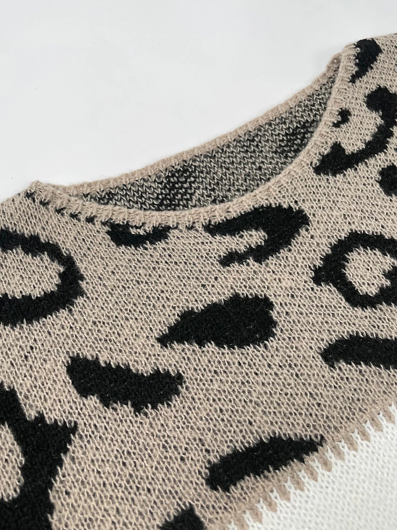 Lela – Elegant Leopard Sweater