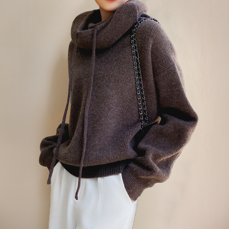 Lia – Timeless Elegant Turtleneck Sweater
