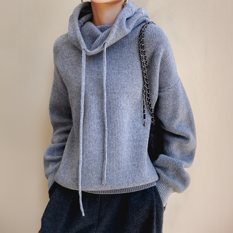 Lia – Timeless Elegant Turtleneck Sweater