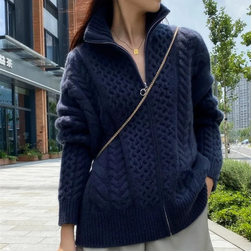 Cozy – Timeless Cable-Knit Cardigan