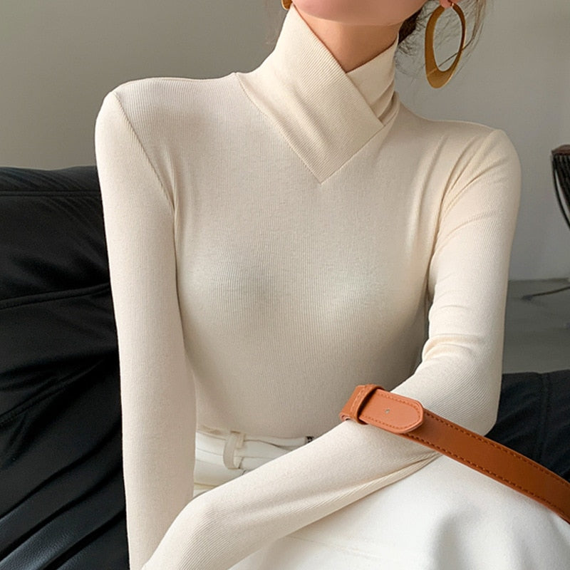 Julia – Elegant Turtleneck Sweater